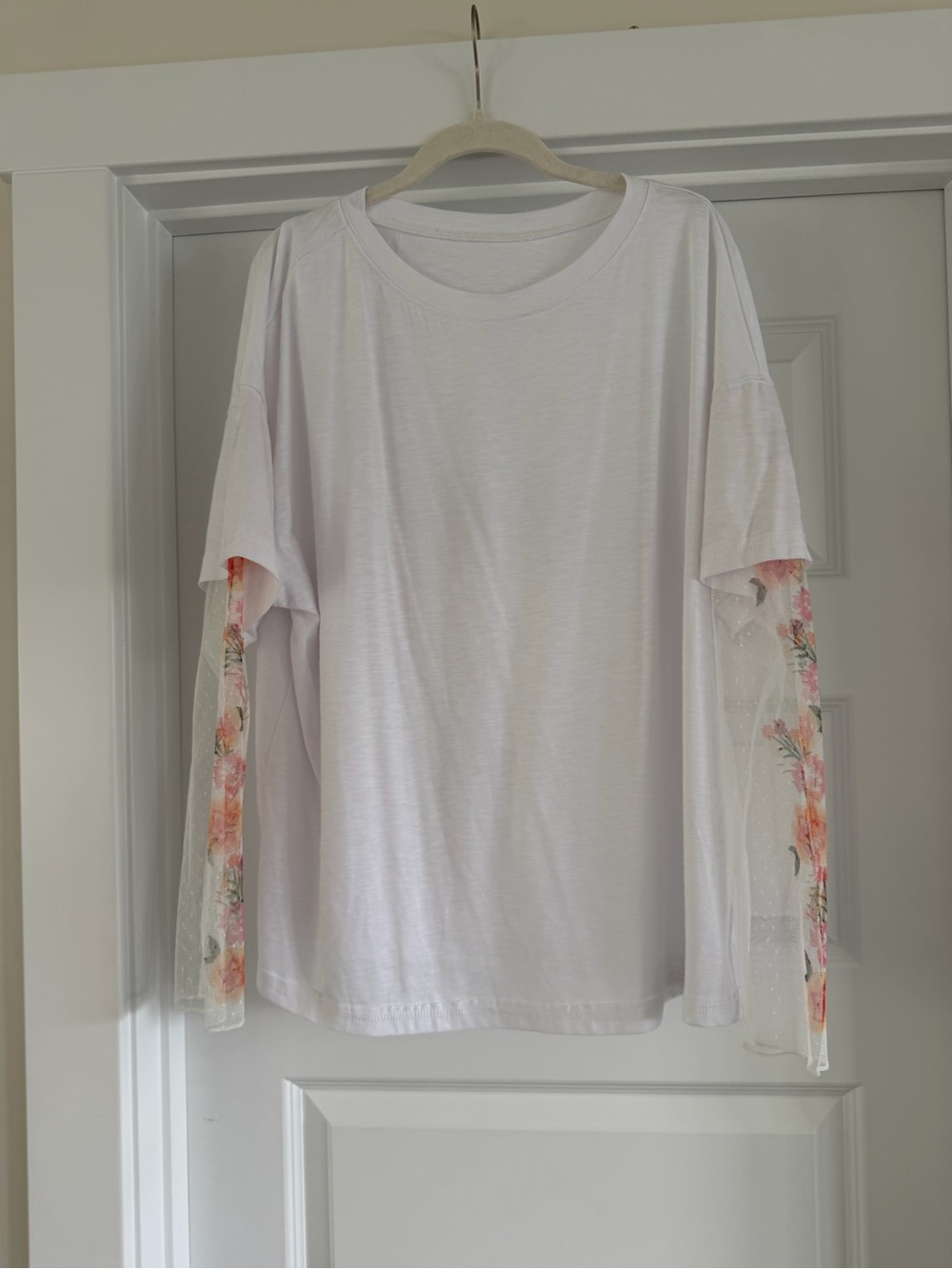 Nwot Women's White Long Sleeve Top with Floral Mesh Sleeves